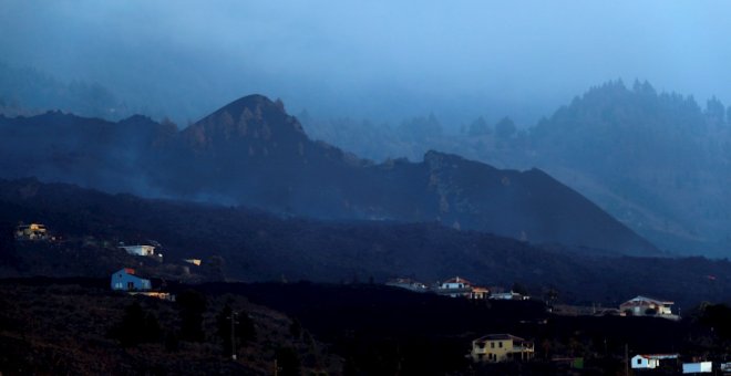 La nube de ceniza se orienta hacia el sur y los aeropuertos canarios operan con normalidad menos en La Palma