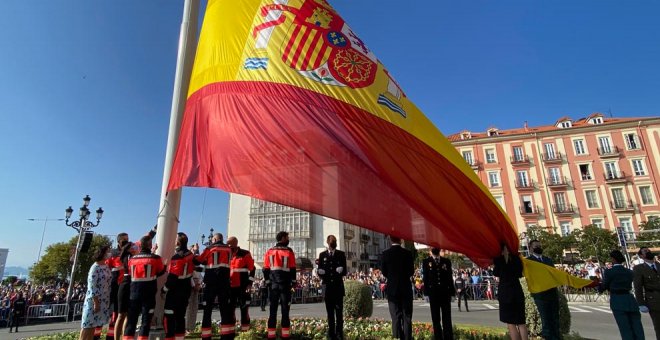 El PP recurre a sanitarios, pacientes y bandera para su "patriotismo sin complejos"