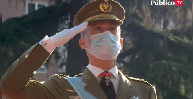 Esta es la cara que puso Felipe VI al ver la franja morada en el cielo (que no ha pasado desapercibida en Twitter)