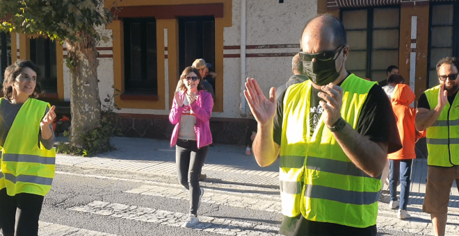 Seira, un municipio de la España vaciada, imita a los 'chalecos amarillos' protestando en la calle para no ser confinados nuevamente