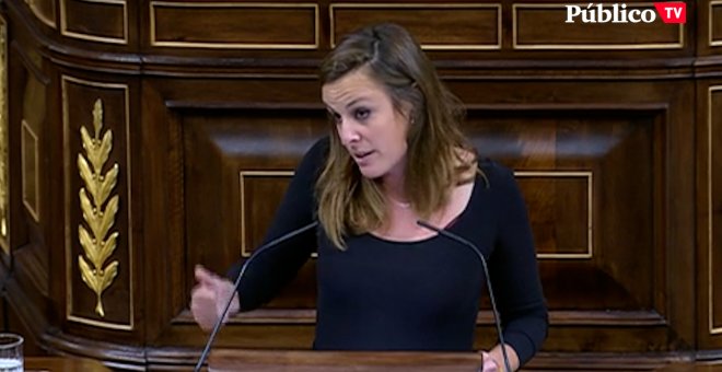 Mireia Vehí, al ser interrumpida por el murmullo constante desde la bancada de la derecha: "Son un poco pesados. Si no quieren estar aquí, se van"