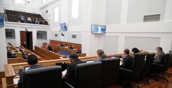 Un corte de mangas de un invitado de Cs a una diputada del PSOE agita el pleno del Parlamento castellanomanchego