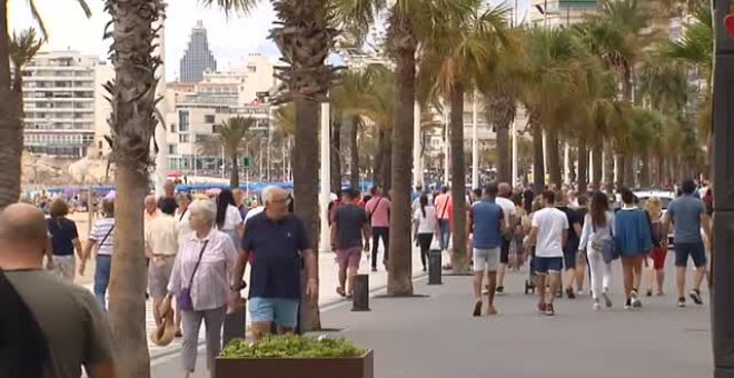 La pandemia vuelve a preocupar en Benidorm que supera los 215 casos por 100.000 habitantes