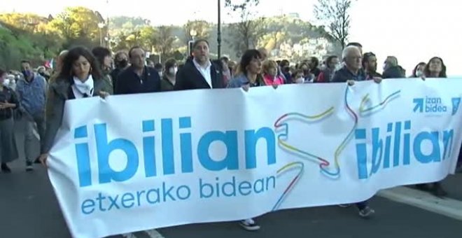 Multitudinaria marcha en San Sebastián a favor de los presos de ETA