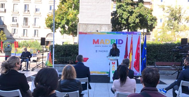 Villacís gastó más de 9.000 euros en el izado de la bandera LGTBI en Chueca que duró 24 horas