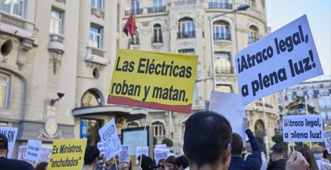 La luz bajará este martes un 4% pero suma trece días por encima de los 200 euros