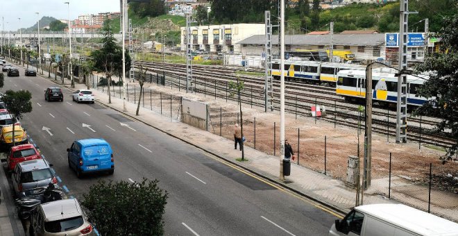 Herido el conductor de una motocicleta tras chocar con un coche en Santander