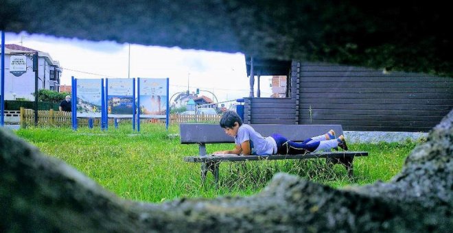 Jorge Borrego gana el concurso de fotografía 'Leyendo en Argoños'