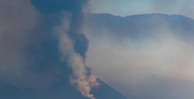 Aumentan las emisiones de lava y cenizas, que empeoran la calidad del aire