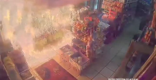 Impactantes imágenes del ataque con cocteles molotov a una tienda en Nueva York