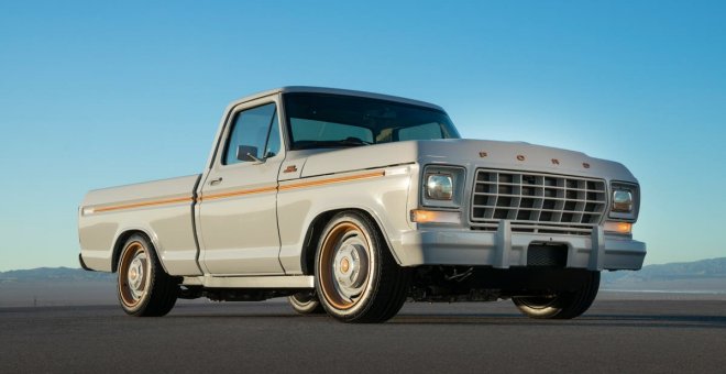 Esta Ford F-100 es el restomod de tus sueños: figura clásica con la tecnología eléctrica más avanzada