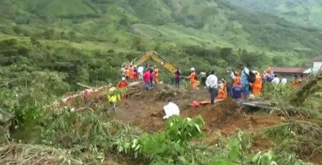 Doce muertos al derrumbarse una ladera sobre un hotel en Colombia