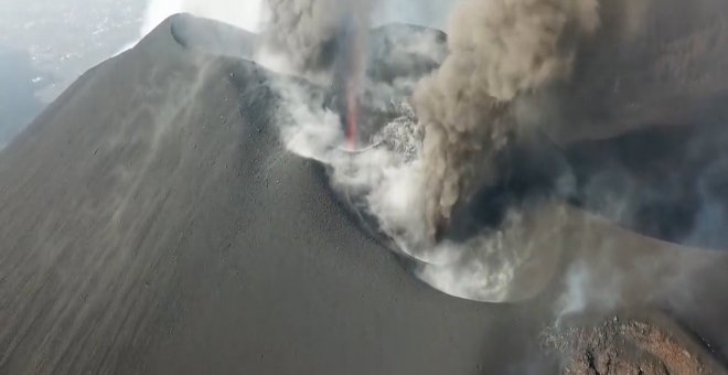 Imágenes espectaculares del volcán de La Palma, a vista de dron