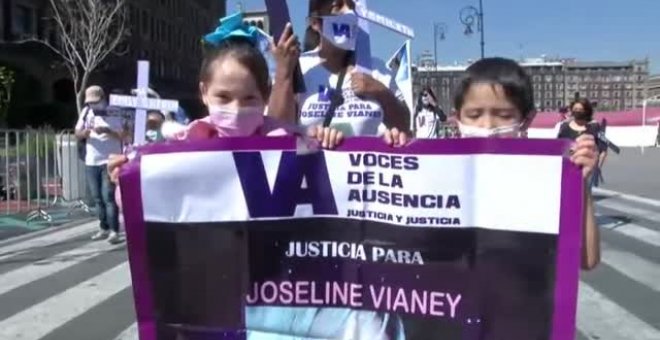 Cientos de familiares de mujeres asesinadas marchan en México pidiendo justicia