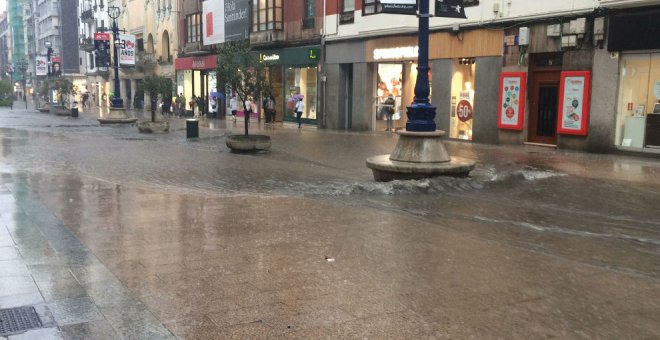 El 112 gestiona 22 incidencias por agua en la calzada e inundación de locales