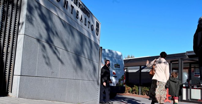 Las dos niñas heridas en un atropello a la salida de un colegio en Madrid se encuentran estables