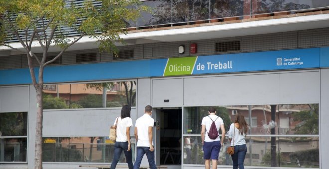 Lleuger repunt de l'atur a Catalunya, si bé creix el nombre de treballadors en actiu