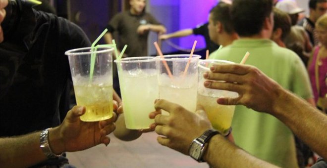 24 denuncias en Santander por beber en la calle y realizar fiestas en viviendas