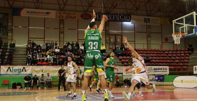 Grupo Alega Cantabria CBT vence en el partido Merkamueble y suma la cuarta