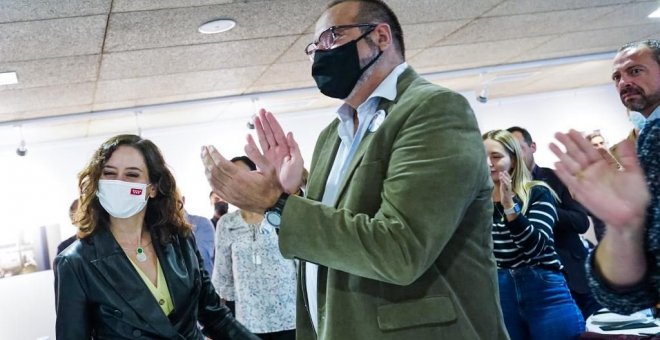 Génova y Ayuso se lanzan a buscar apoyos entre la militancia en su guerra por Madrid