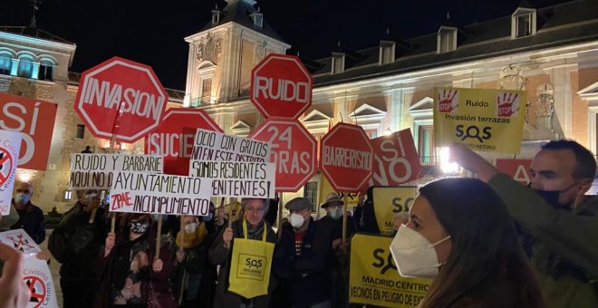 Vecinos del centro de Madrid protestan contra la política de terrazas del Ayuntamiento