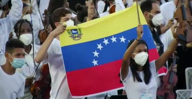 Venezuela reúne en un concierto a 12.000 músicos tocando a la vez a Tchaikovsky