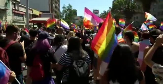 Masiva manifestación por los derechos LGTBi en Chile exigiendo el matrimonio igualitario