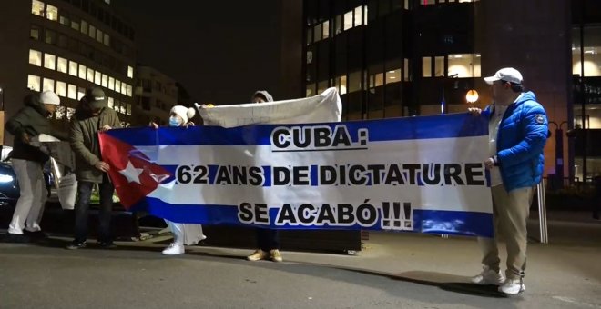 Decenas de concentrados en Bruselas en apoyo a las protestas de Cuba