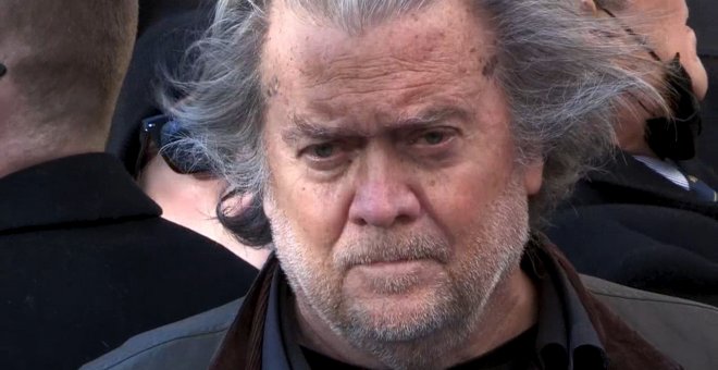 Jueza libera a Steve Bannon pero le quita el pasaporte para que no deje EEUU