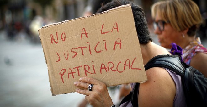 Una madre denuncia "tortura psicológica" tras 42 días sin poder ver a su hija por el falso Síndrome de Alienación Parental