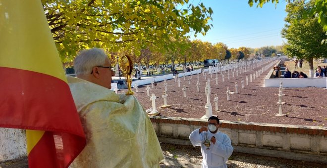 El obispo de Alcalá acusa al Gobierno y a "la España oficial" de "censurar a Dios"