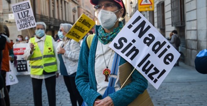 Reforzar la sanidad pública e intervenir en el precio de la luz, prioridades para los españoles según el CIS