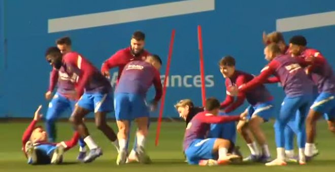 El Barça se divierte en su último entrenamiento antes del partido contra el Espanyol