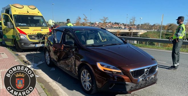 Liberada una persona atrapada en un vehículo en una colisión en la S-30