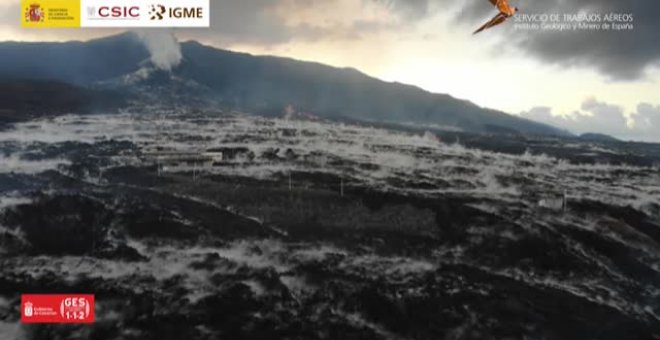 "Mar de bruma" en el cono del volcán provocada por la lluvia