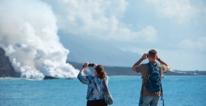 Una tercera colada llega al mar y forma una nueva fajana en La Palma