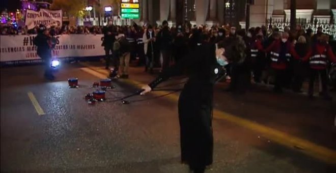 Mujeres y hombres de toda España claman en la calle contra la violencia de género