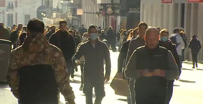 Arranca la campaña navideña con el centro de Madrid y Barcelona vigilado para evitar que se formen aglomeraciones