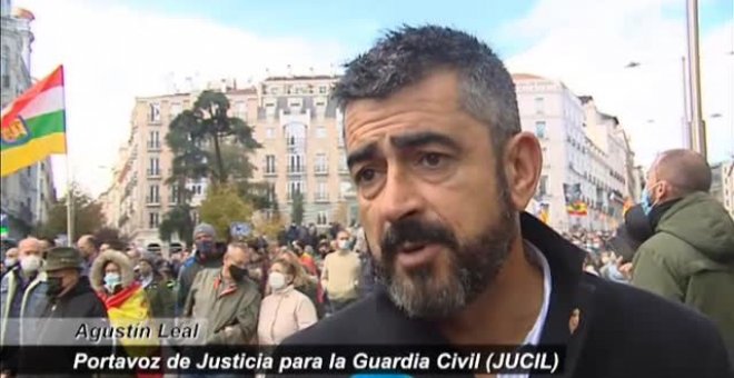 Policías y guardias civiles marchan juntos contra las enmiendas a la ley de seguridad ciudadana de Rajoy en 2015