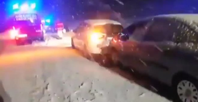 La nieve provoca un accidente entre siete vehículos en la N-121 en Navarra