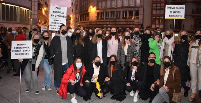 Unas 300 personas se concentran frente a la tienda de Zara en Torrelavega