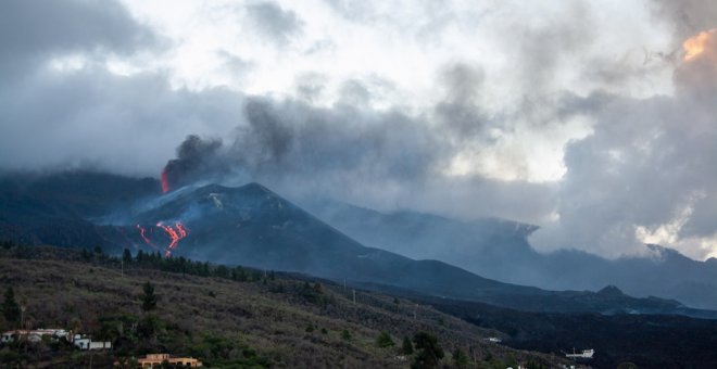 La colada que surgió el sábado en La Palma se ha llevado por delante muchas viviendas