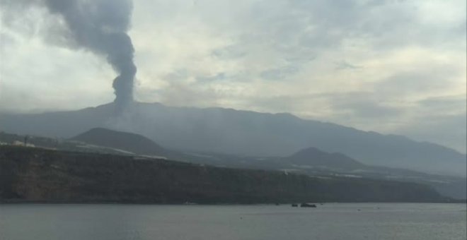 Las nuevas coladas al sur avanzan hacia el océano