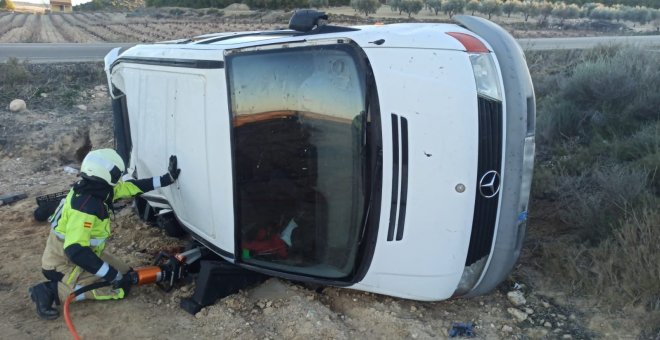 Un fallecido y cinco heridos al salirse de la vía una furgoneta en la localidad albaceteña de Fuente-Álamo