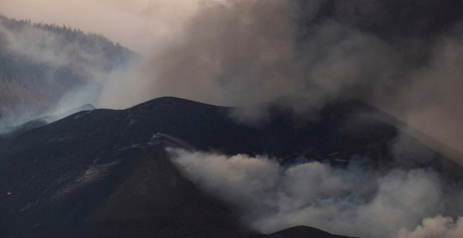 La lava continúa discurriendo por tubos volcánicos sin causar nuevos daños