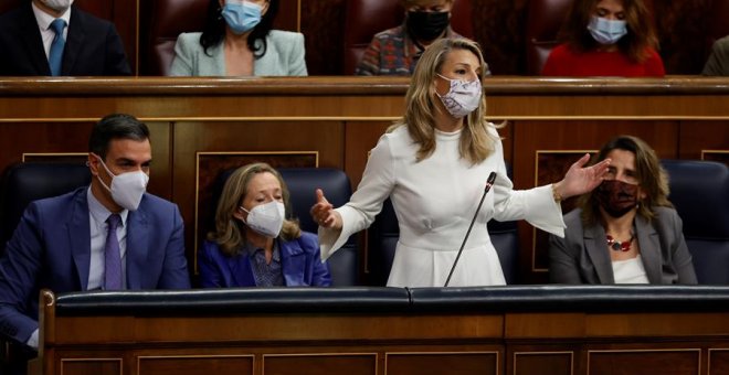 Yolanda Díaz desmonta el obrerismo de Vox: menos pensiones, contratos basura y menos indemnización por despido