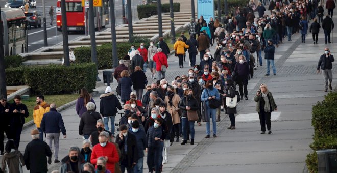 Los contagios masivos y los brotes se disparan a las puertas de la Navidad