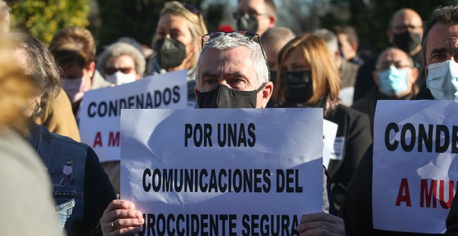 "¡No queremos caleyas, queremos carreteras!"