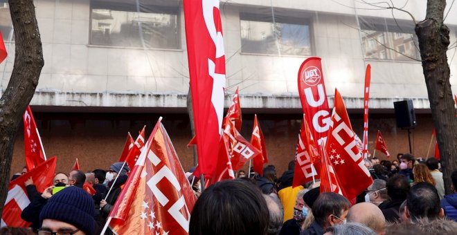 CCOO y UGT reclaman a gritos ante la CEOE que suba los salarios