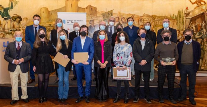 Los doctores Alfonso Vega y Carmen Huidobro reciben el Premio al Mérito Profesional